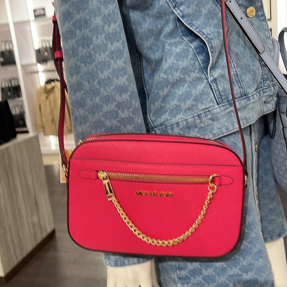 MICHAEL KORS
Jet Set Large Saffiano Leather Crossbody Bag
ELECTRIC PINK
NWT - Picture 13 of 16